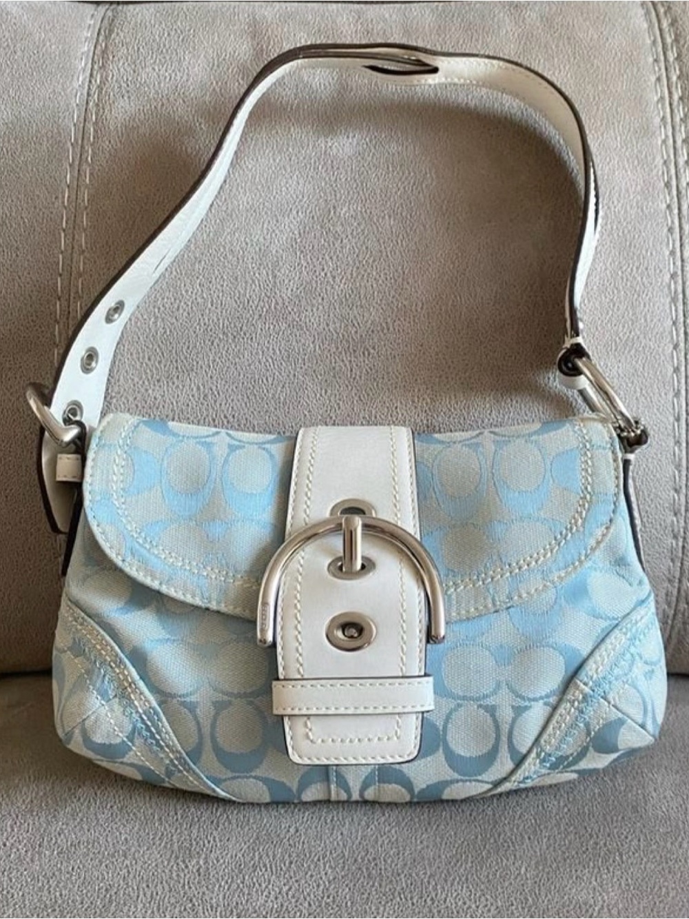 LOOOKING!! Blue Coach Bag 💙 ISO